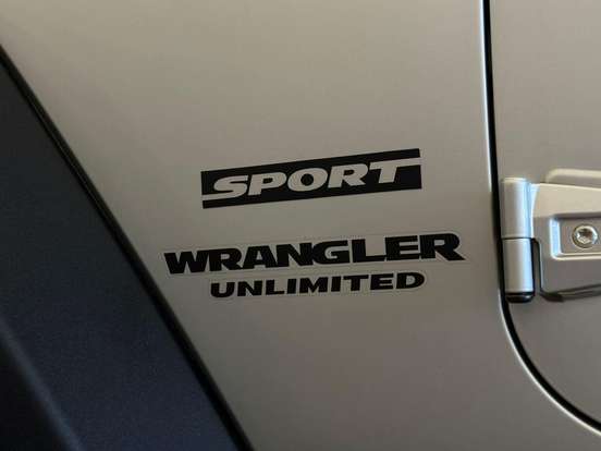 JEEP-WRANGLER-2011