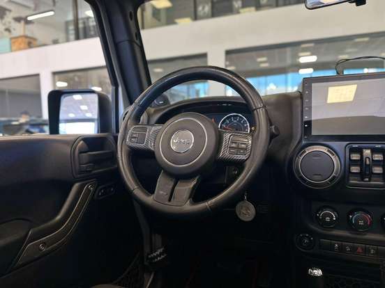 JEEP-WRANGLER-2011