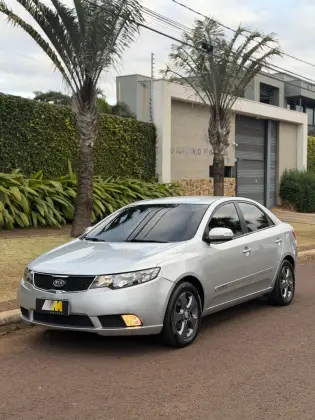KIA CERATO 1.6 EX2 SEDAN 16V GASOLINA 4P AUTOMÁTICO KIA CERATO 1.6 EX2 SEDAN 16V GASOLINA 4P AUTOMÁTICO