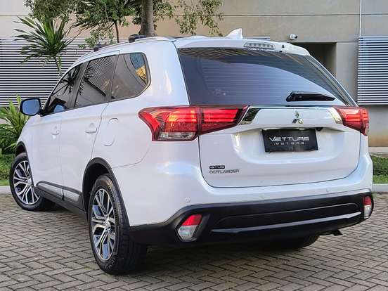 MITSUBISHI-OUTLANDER-2016