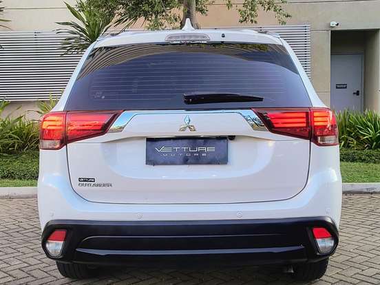 MITSUBISHI-OUTLANDER-2016