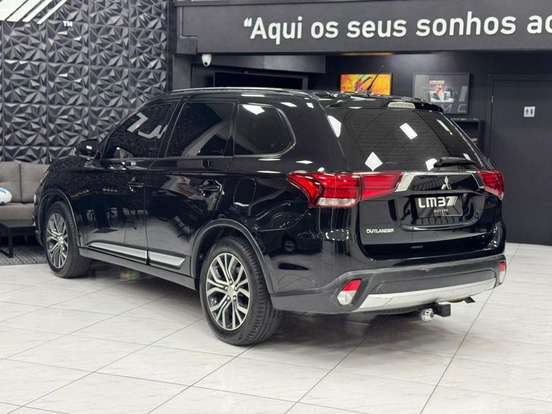 MITSUBISHI-OUTLANDER-2016