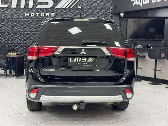 MITSUBISHI-OUTLANDER-2016