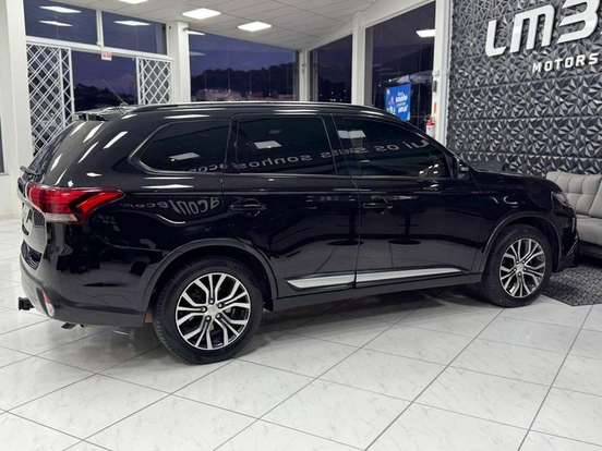 MITSUBISHI-OUTLANDER-2016