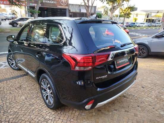 MITSUBISHI-OUTLANDER-2016