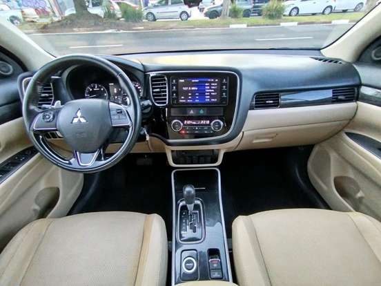 MITSUBISHI-OUTLANDER-2016