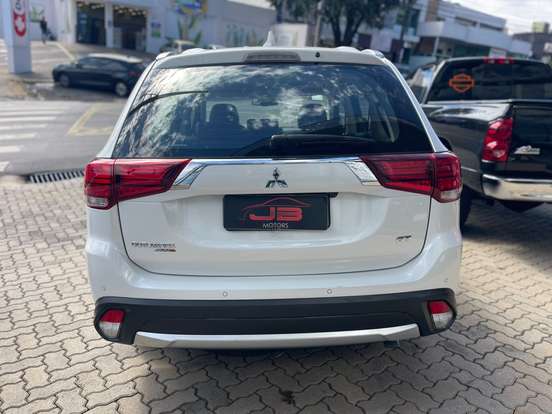 MITSUBISHI-OUTLANDER-2017