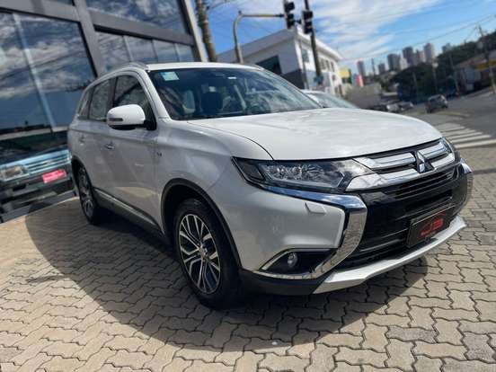 MITSUBISHI-OUTLANDER-3.0 GT 4X4 V6 24V GASOLINA 4P AUTOMÁTICO MITSUBISHI-OUTLANDER-2017