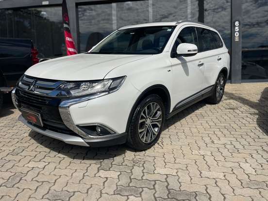 MITSUBISHI-OUTLANDER-3.0 GT 4X4 V6 24V GASOLINA 4P AUTOMÁTICO MITSUBISHI-OUTLANDER-2017
