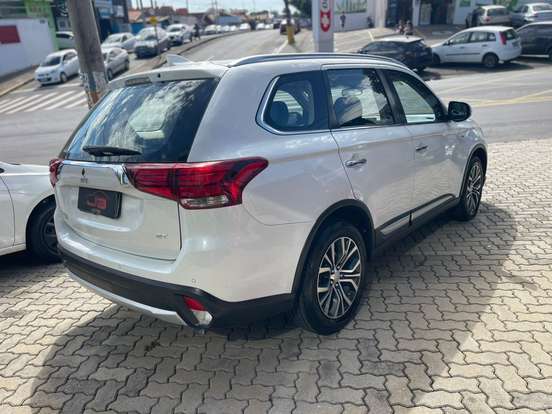 MITSUBISHI-OUTLANDER-2017