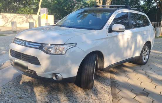 MITSUBISHI-OUTLANDER-2014