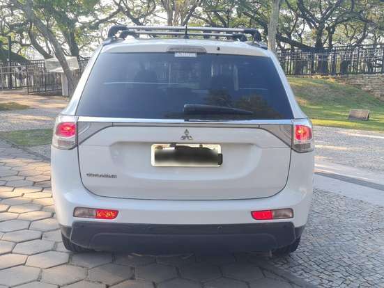 MITSUBISHI-OUTLANDER-2.0 16V GASOLINA 4P AUTOMÁTICO MITSUBISHI-OUTLANDER-2014