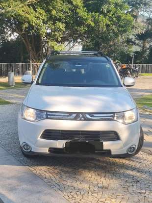MITSUBISHI-OUTLANDER-2014