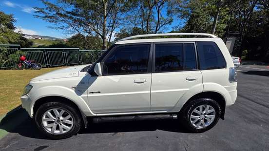 MITSUBISHI-PAJERO TR4-2010