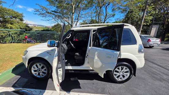 MITSUBISHI-PAJERO TR4-2010
