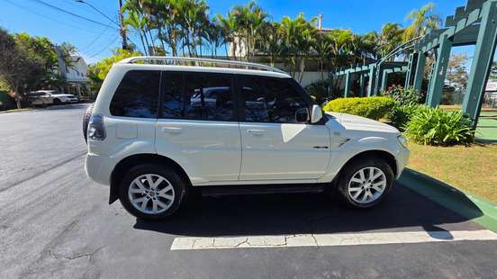MITSUBISHI-PAJERO TR4-2010