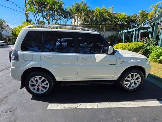 MITSUBISHI-PAJERO TR4-2.0 4X4 16V 140CV FLEX 4P AUTOMÁTICO MITSUBISHI-PAJERO TR4-2010