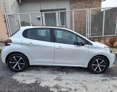 PEUGEOT 208 1.6 GRIFFE 16V FLEX 4P AUTOMÁTICO PEUGEOT 208 1.6 GRIFFE 16V FLEX 4P AUTOMÁTICO