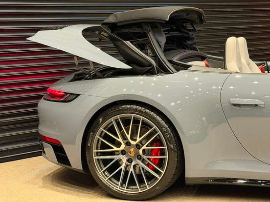 PORSCHE-911-2023