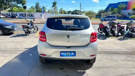 RENAULT-SANDERO-2016