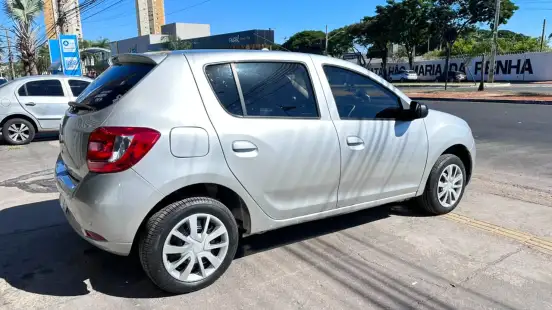RENAULT-SANDERO-2016