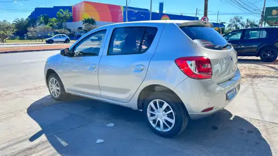 RENAULT-SANDERO-2016