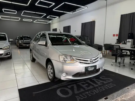 TOYOTA ETIOS 1.5 XS 16V FLEX 4P AUTOMÁTICO TOYOTA ETIOS 1.5 XS 16V FLEX 4P AUTOMÁTICO