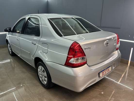 TOYOTA-ETIOS-2017