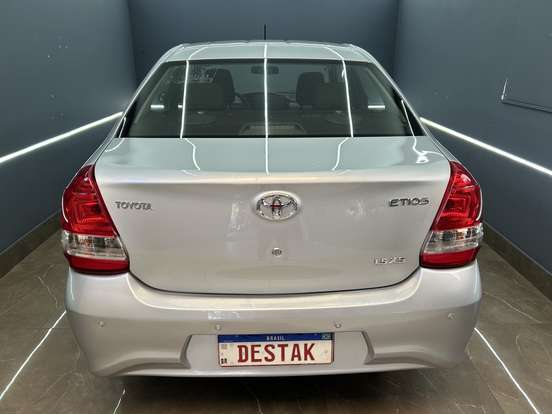 TOYOTA-ETIOS-2017