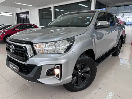 TOYOTA HILUX 2.7 SR 4X2 CD 16V FLEX 4P AUTOMÁTICO TOYOTA HILUX 2.7 SR 4X2 CD 16V FLEX 4P AUTOMÁTICO