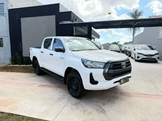 TOYOTA HILUX 2.8 D-4D TURBO DIESEL CD POWER PACK 4X4 MANUAL TOYOTA HILUX 2.8 D-4D TURBO DIESEL CD POWER PACK 4X4 MANUAL