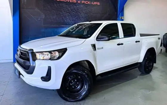 TOYOTA HILUX 2.8 D-4D TURBO DIESEL CD POWER PACK 4X4 MANUAL TOYOTA HILUX 2.8 D-4D TURBO DIESEL CD POWER PACK 4X4 MANUAL