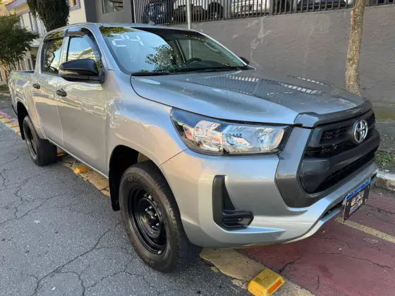 TOYOTA HILUX 2.8 D-4D TURBO DIESEL CD POWER PACK 4X4 MANUAL TOYOTA HILUX 2.8 D-4D TURBO DIESEL CD POWER PACK 4X4 MANUAL