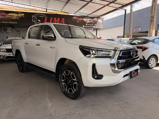 TOYOTA-HILUX-2.8 D-4D TURBO DIESEL CD SRX 4X4 AUTOMÁTICO TOYOTA-HILUX-2023