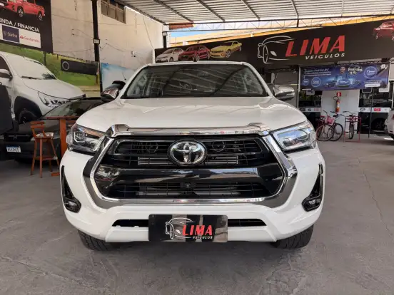 TOYOTA-HILUX-2.8 D-4D TURBO DIESEL CD SRX 4X4 AUTOMÁTICO TOYOTA-HILUX-2023