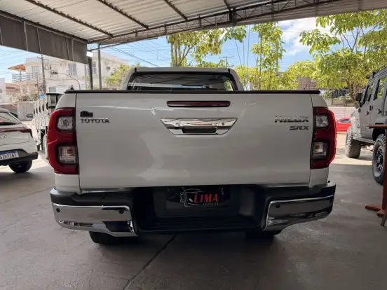 TOYOTA-HILUX-2.8 D-4D TURBO DIESEL CD SRX 4X4 AUTOMÁTICO TOYOTA-HILUX-2023