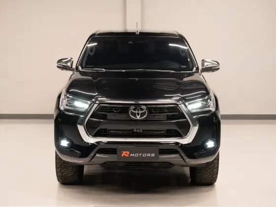 TOYOTA HILUX 2.8 D-4D TURBO DIESEL CD SRX 4X4 AUTOMÁTICO