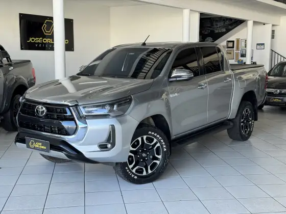 TOYOTA HILUX 2.8 SRX 4X4 CD 16V DIESEL 4P AUTOMÁTICO TOYOTA HILUX 2.8 SRX 4X4 CD 16V DIESEL 4P AUTOMÁTICO
