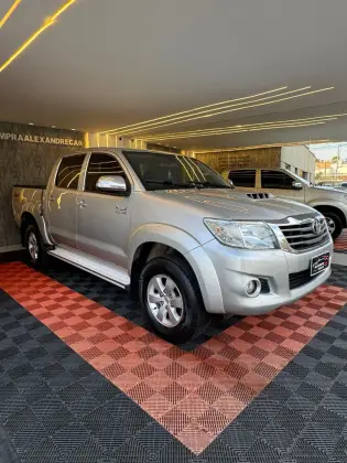 TOYOTA HILUX 3.0 SRV TOP 4X4 CD 16V TURBO INTERCOOLER DIESEL 4P AUTOMÁTICO