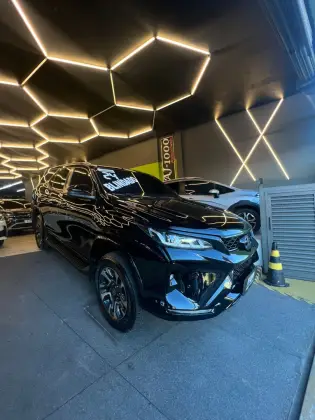 TOYOTA HILUX SW4 2.8 D-4D TURBO DIESEL DIAMOND 7L 4X4 AUTOMÁTICO