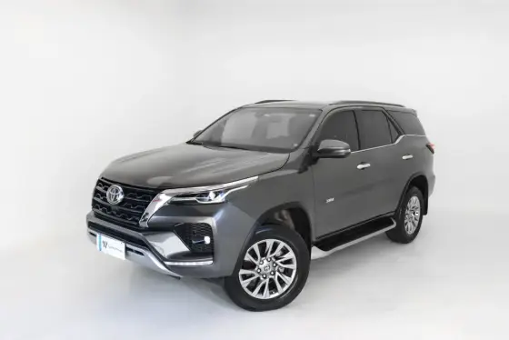 TOYOTA HILUX SW4 2.8 D-4D TURBO DIESEL SRX 7L 4X4 AUTOMÁTICO TOYOTA HILUX SW4 2.8 D-4D TURBO DIESEL SRX 7L 4X4 AUTOMÁTICO
