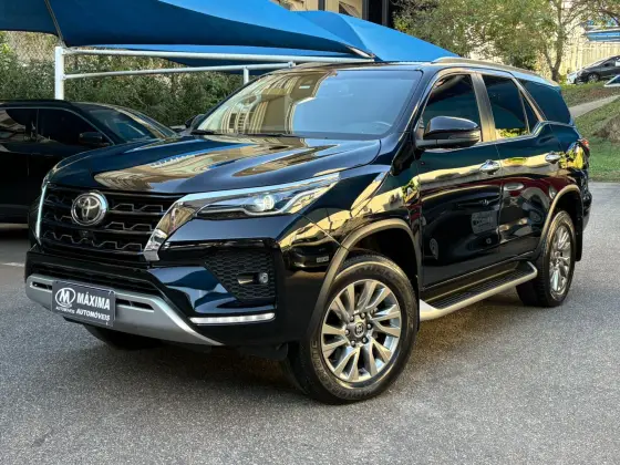 TOYOTA HILUX SW4 2.8 D-4D TURBO DIESEL SRX 7L 4X4 AUTOMÁTICO