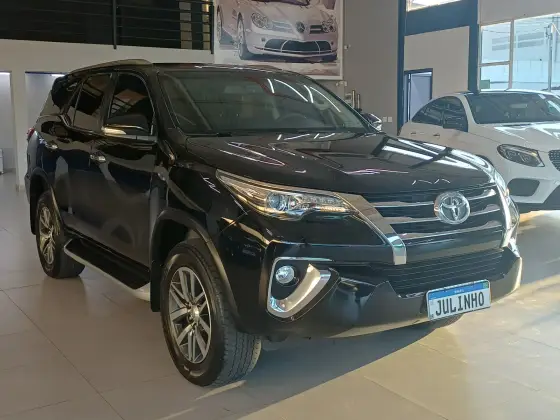TOYOTA HILUX SW4 2.8 SRX 4X4 7 LUGARES 16V TURBO INTERCOOLER DIESEL 4P AUTOMÁTICO TOYOTA HILUX SW4 2.8 SRX 4X4 7 LUGARES 16V TURBO INTERCOOLER DIESEL 4P AUTOMÁTICO
