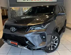 TOYOTA HILUX SW4 2.8 D-4D TURBO DIESEL SRX PLATINUM 7L 4X4 AUTOMÁTICO TOYOTA HILUX SW4 2.8 D-4D TURBO DIESEL SRX PLATINUM 7L 4X4 AUTOMÁTICO