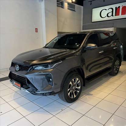 TOYOTA-HILUX SW4-2024