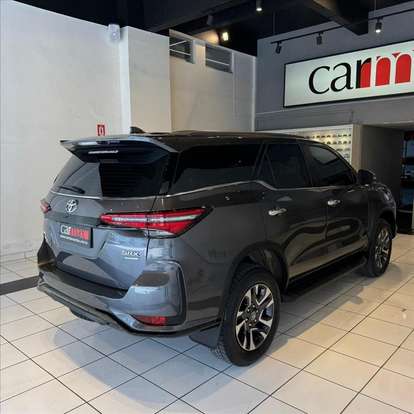 TOYOTA-HILUX SW4-2024
