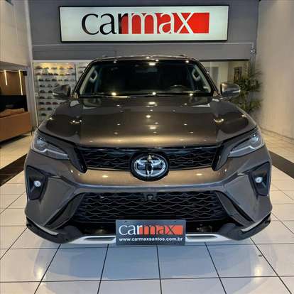 TOYOTA-HILUX SW4-2024
