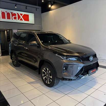 TOYOTA-HILUX SW4-2024