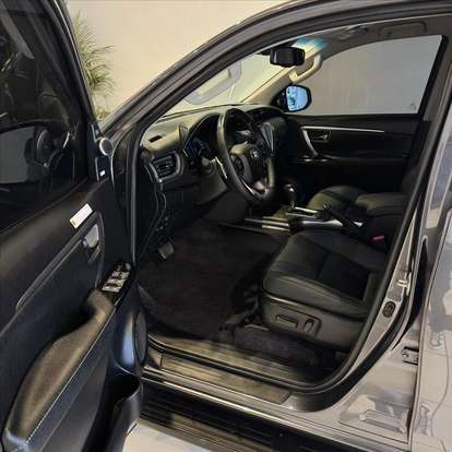 TOYOTA-HILUX SW4-2024