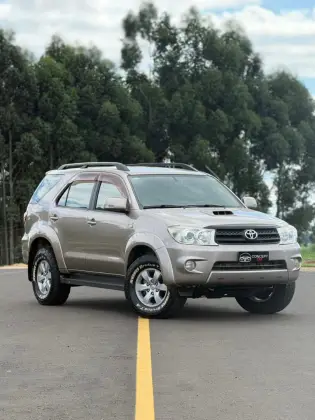 TOYOTA HILUX SW4 3.0 SRV 4X4 16V TURBO INTERCOOLER DIESEL 4P AUTOMÁTICO TOYOTA HILUX SW4 3.0 SRV 4X4 16V TURBO INTERCOOLER DIESEL 4P AUTOMÁTICO
